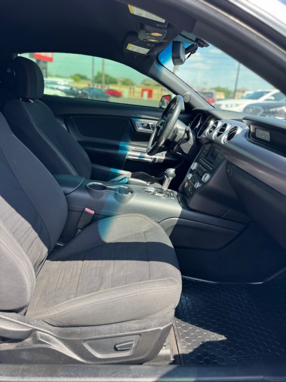 2017 Ford Mustang Image 18