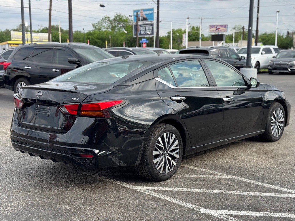 2023 Nissan Altima Image 8