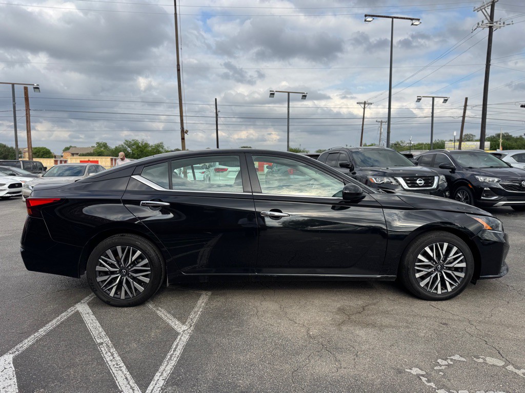 2023 Nissan Altima Image 9