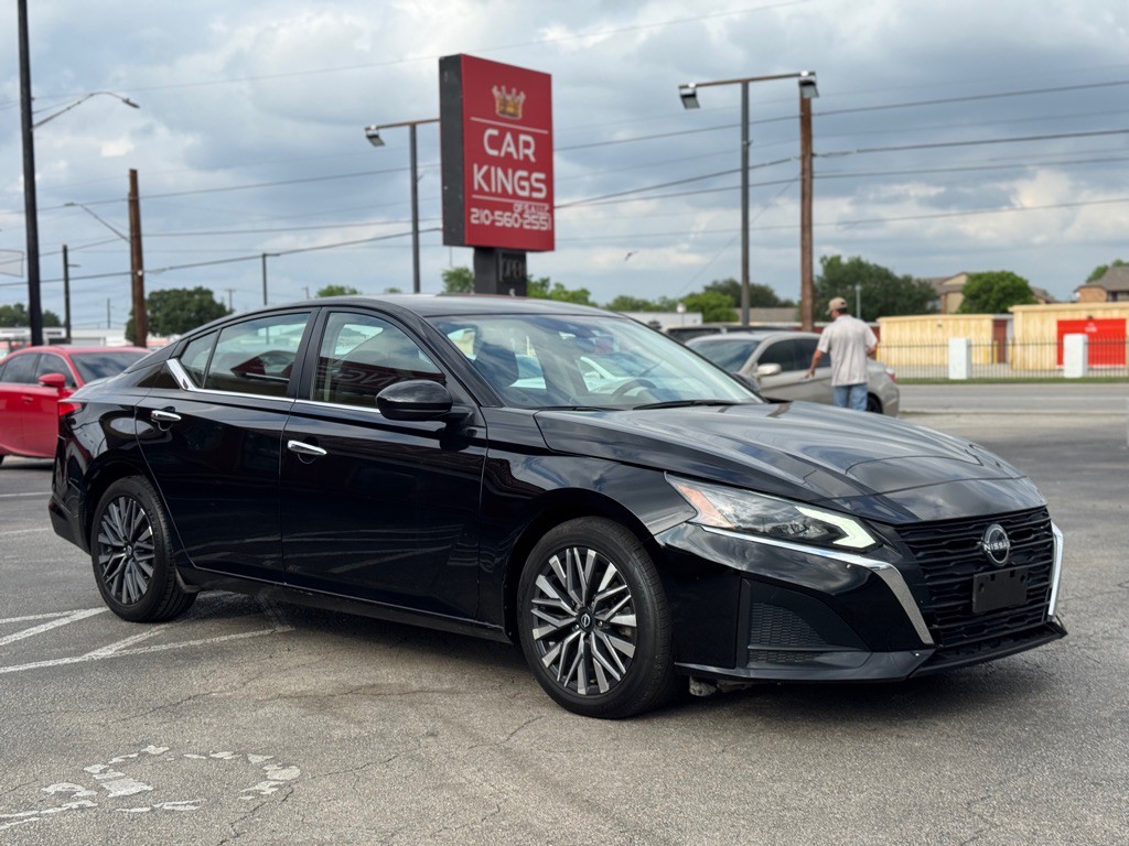 2023 Nissan Altima Image 10