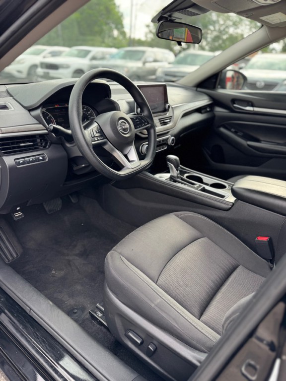 2023 Nissan Altima Image 12