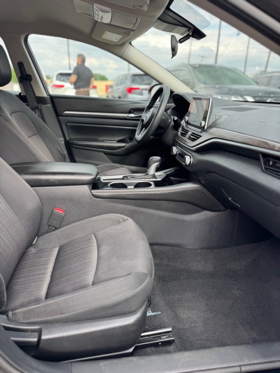 2023 Nissan Altima Image 16