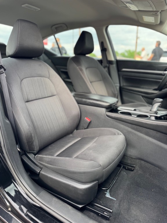 2023 Nissan Altima Image 17