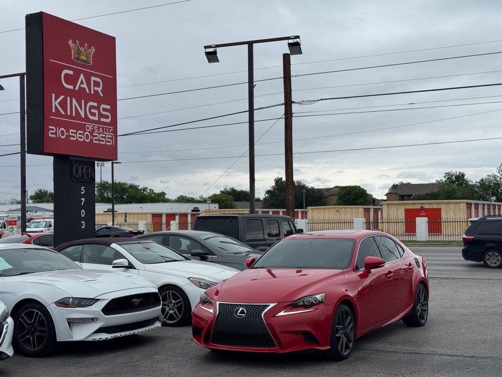 2016 Lexus IS Image 2