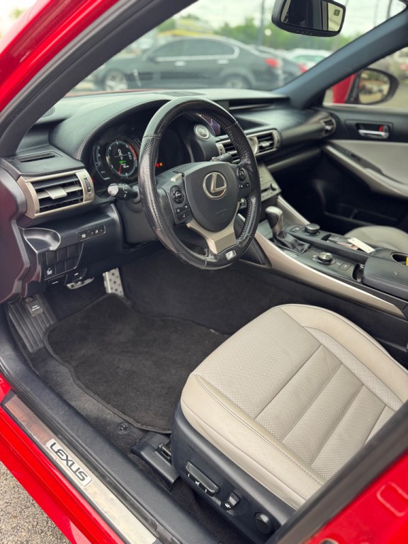2016 Lexus IS Image 13