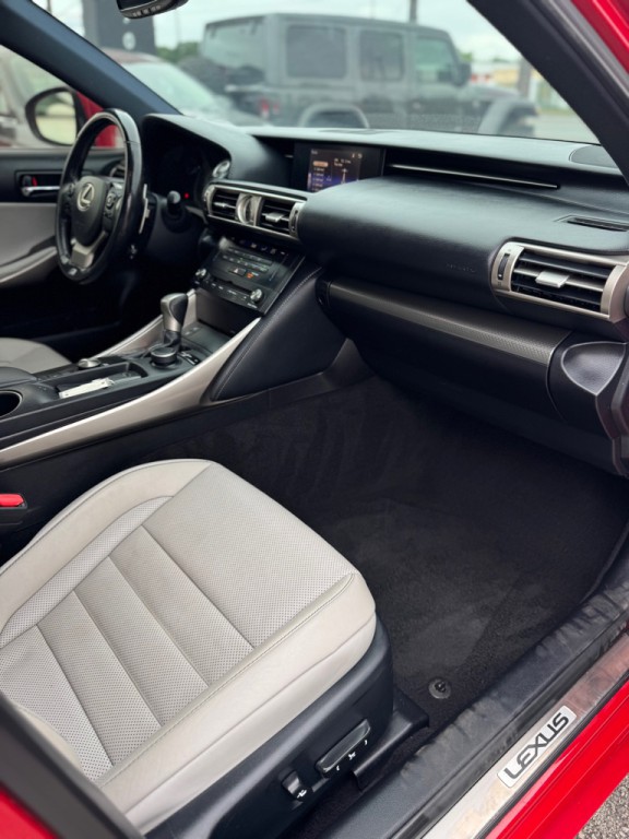 2016 Lexus IS Image 16