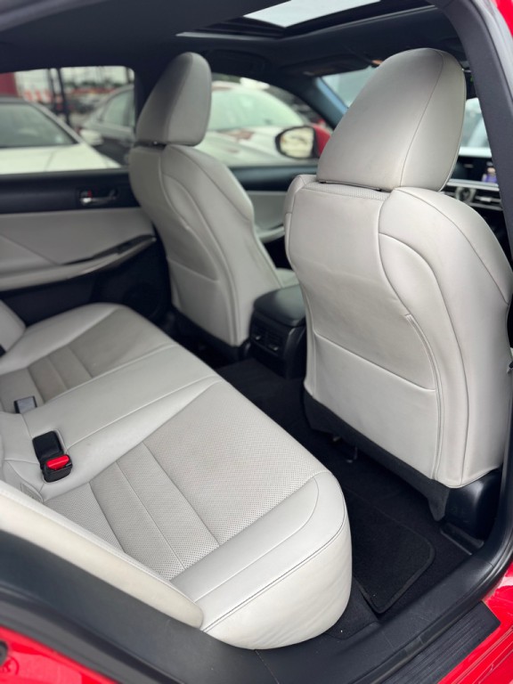 2016 Lexus IS Image 20