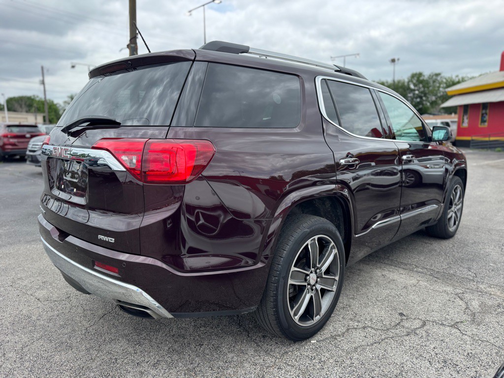 2017 GMC Acadia Image 9