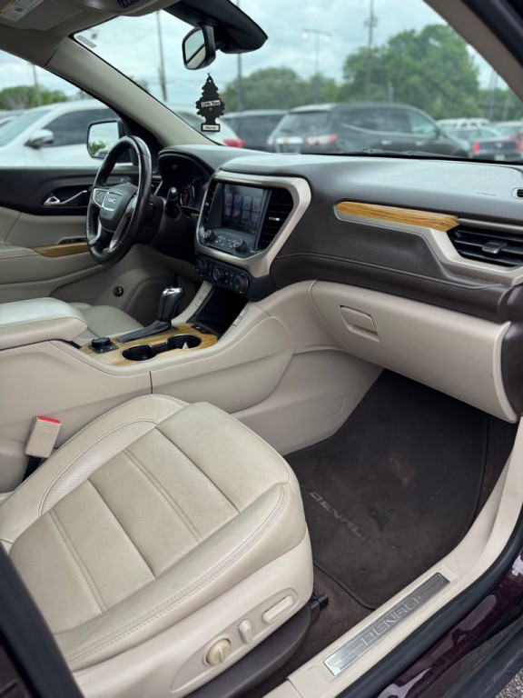 2017 GMC Acadia Image 14