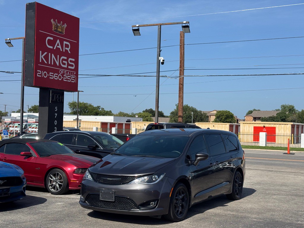 2020 Chrysler Pacifica Image 2