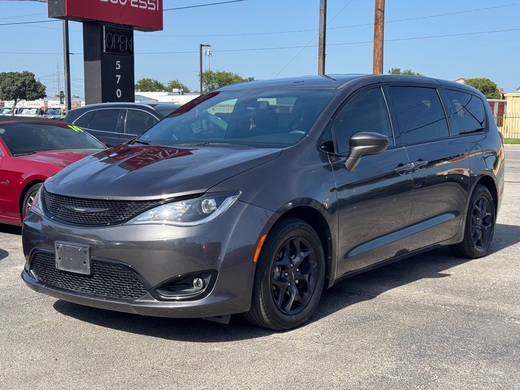 2020 Chrysler Pacifica Image 3