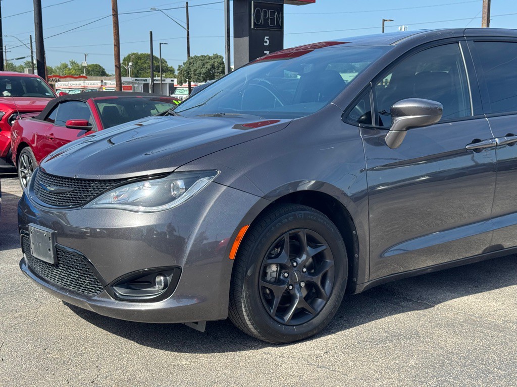 2020 Chrysler Pacifica Image 4