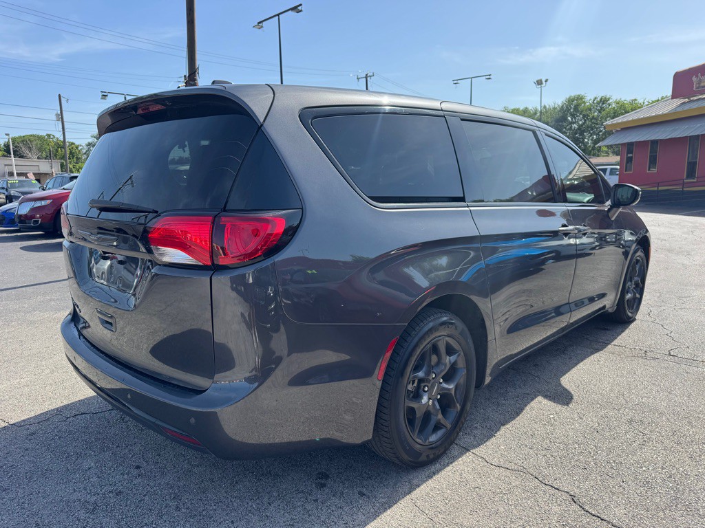 2020 Chrysler Pacifica Image 8