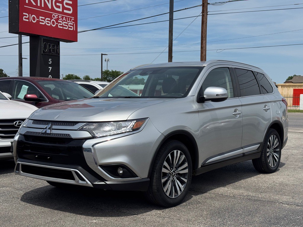2020 Mitsubishi Outlander Image 3