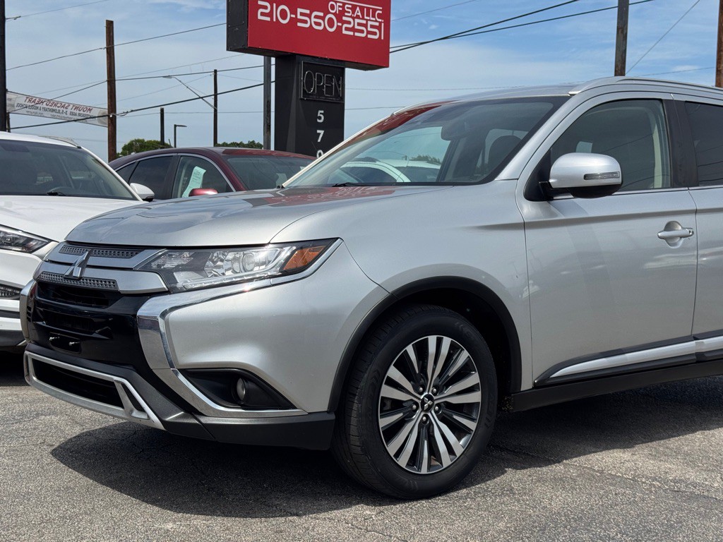 2020 Mitsubishi Outlander Image 4