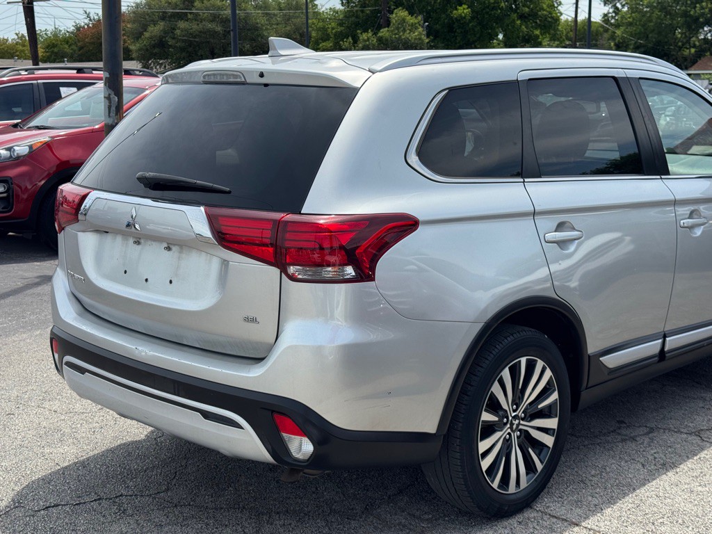 2020 Mitsubishi Outlander Image 8