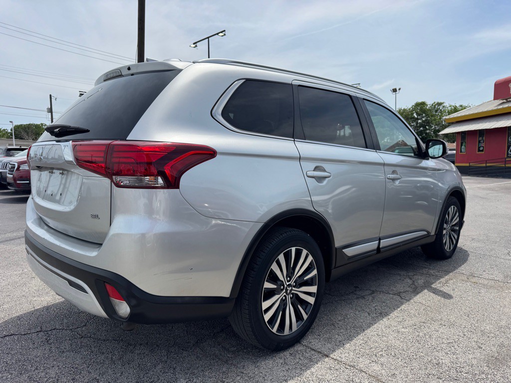 2020 Mitsubishi Outlander Image 9