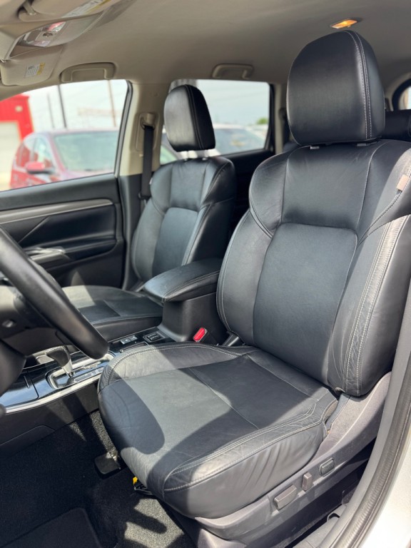 2020 Mitsubishi Outlander Image 13