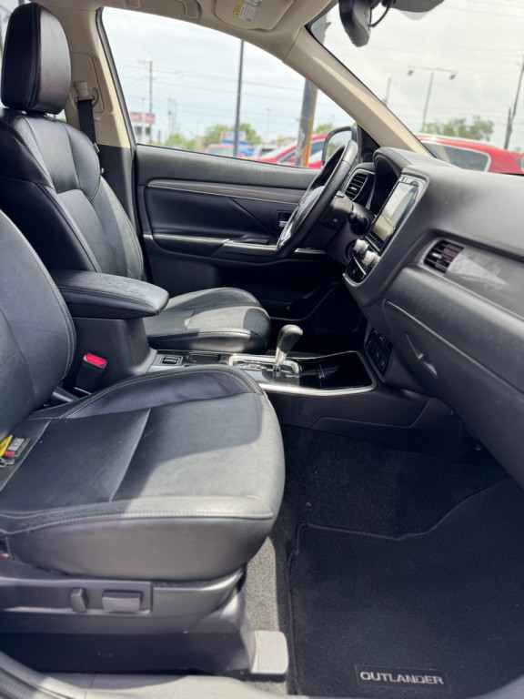 2020 Mitsubishi Outlander Image 15