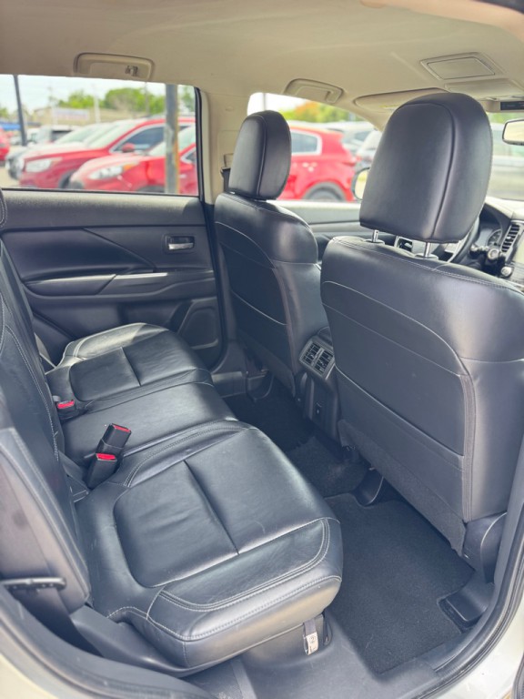 2020 Mitsubishi Outlander Image 18