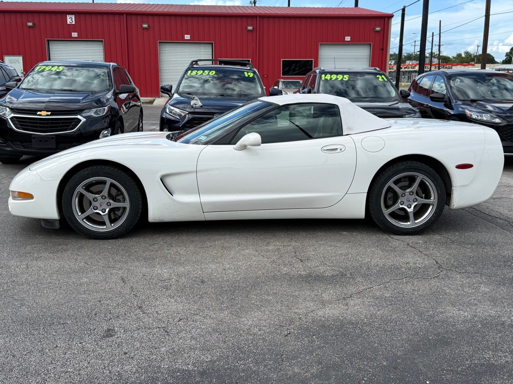 2002 Chevrolet Corvette Image 2