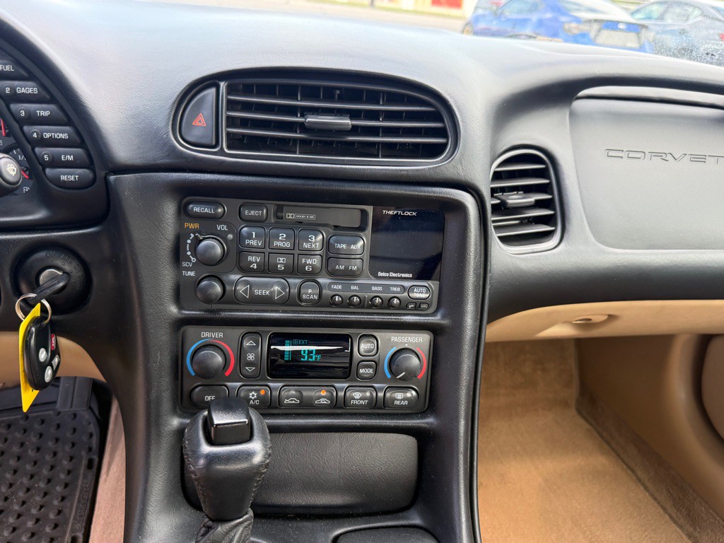 2002 Chevrolet Corvette Image 14