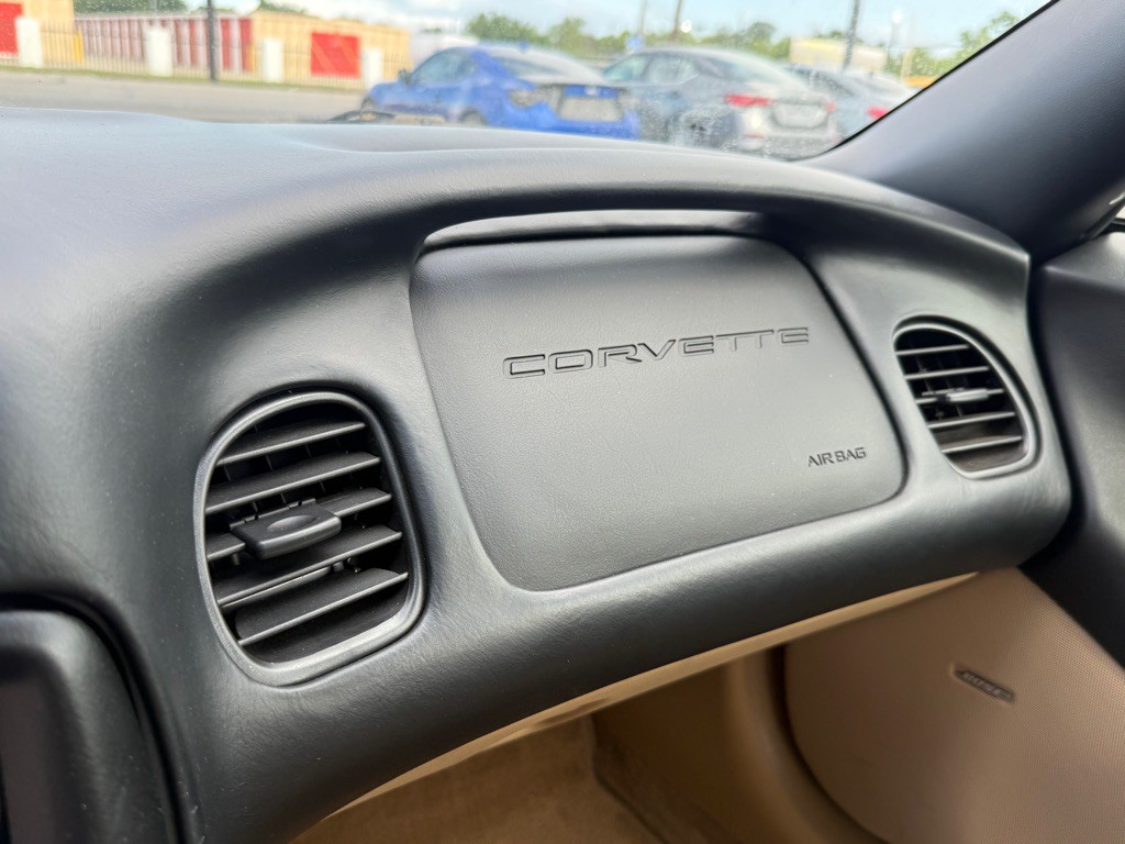 2002 Chevrolet Corvette Image 15
