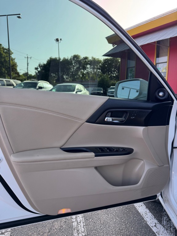 2015 Honda Accord Image 11