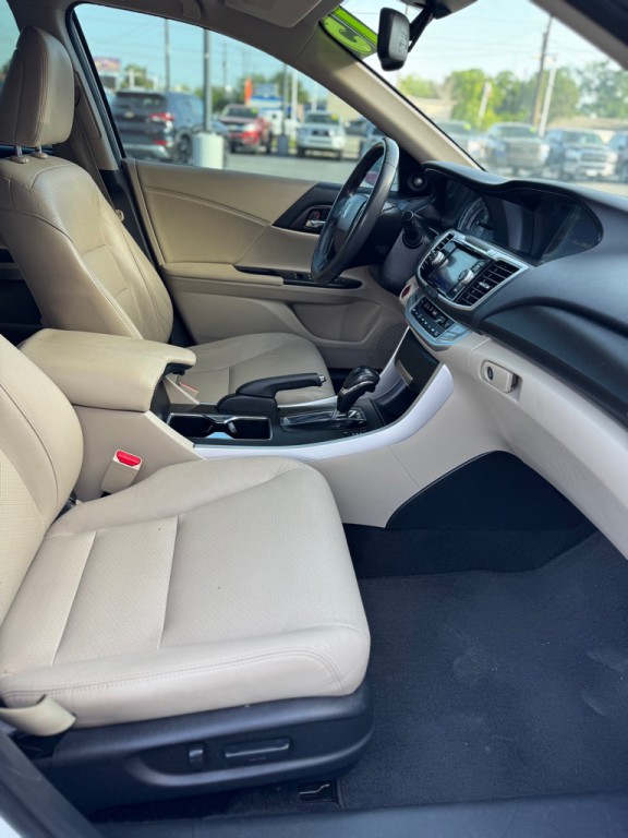 2015 Honda Accord Image 16