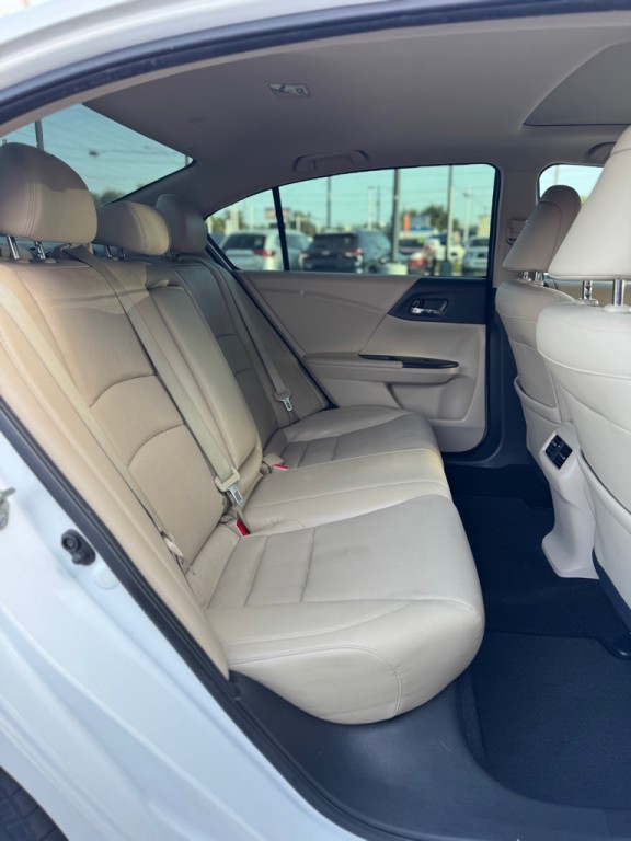 2015 Honda Accord Image 18