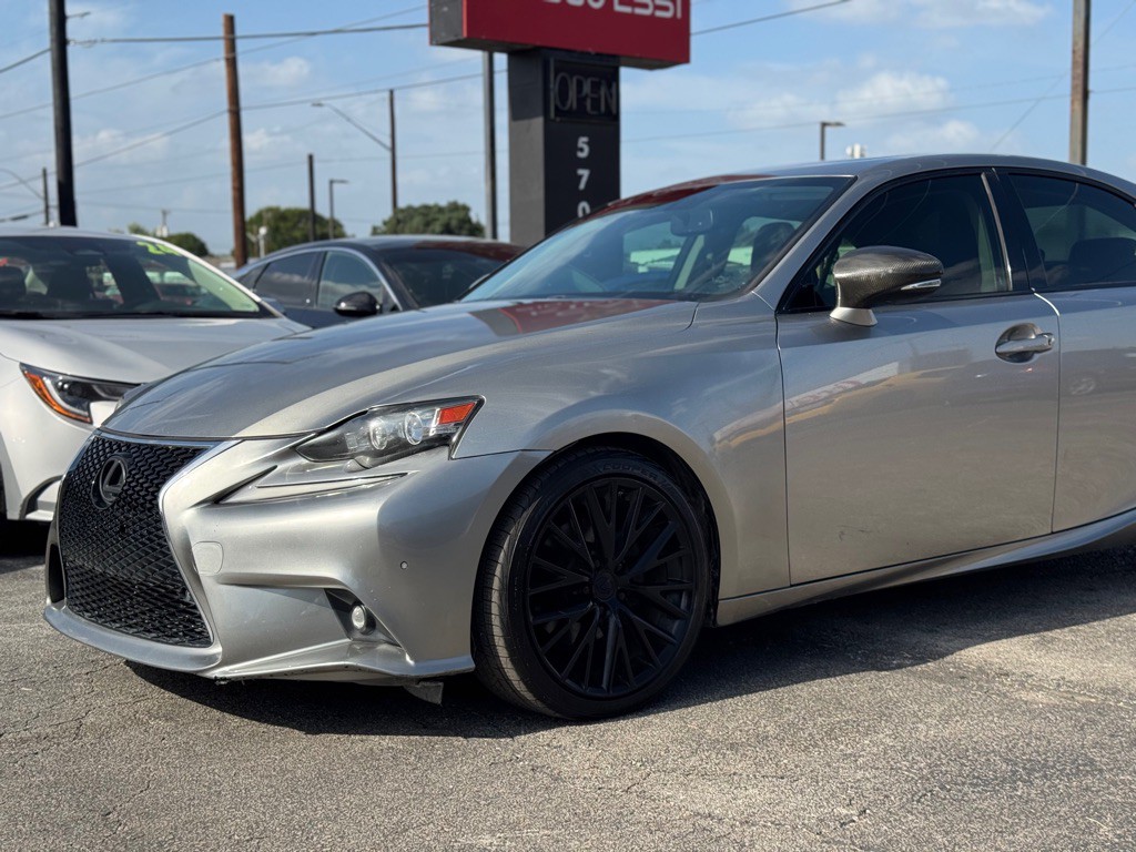 2015 Lexus IS Image 4