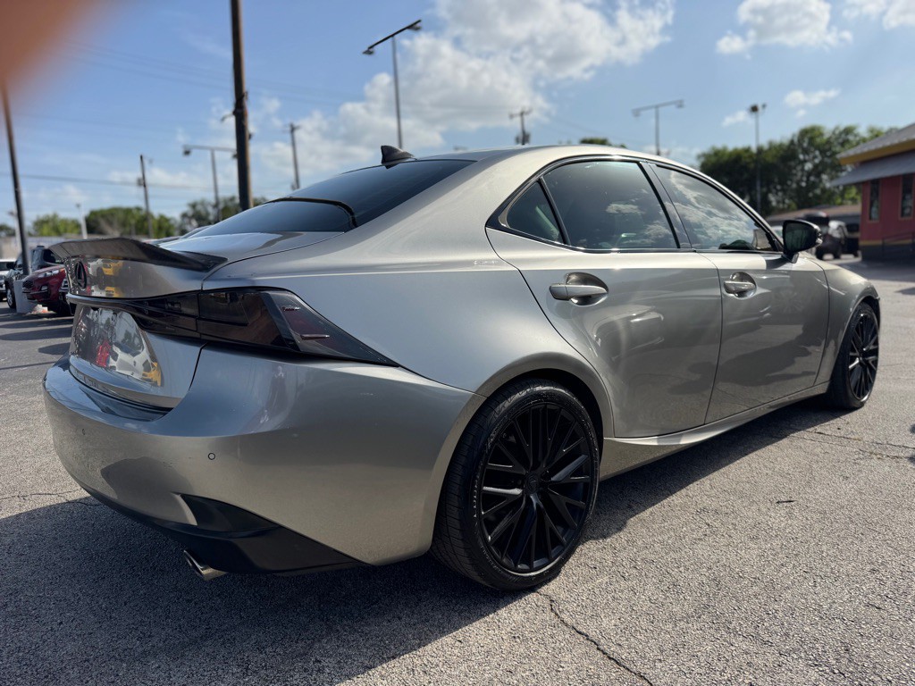 2015 Lexus IS Image 9