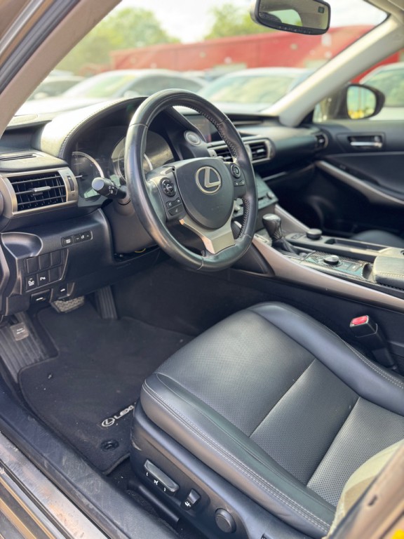 2015 Lexus IS Image 12