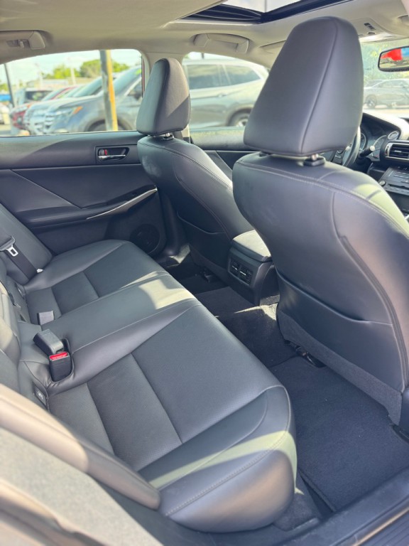 2015 Lexus IS Image 19