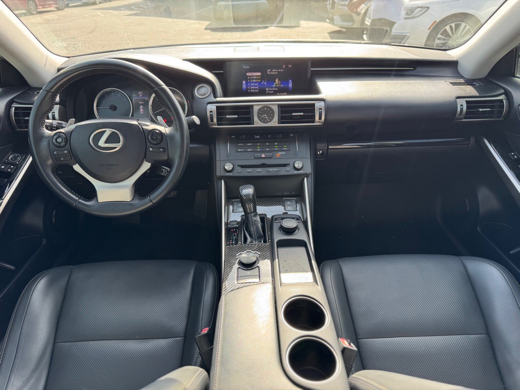 2015 Lexus IS Image 20