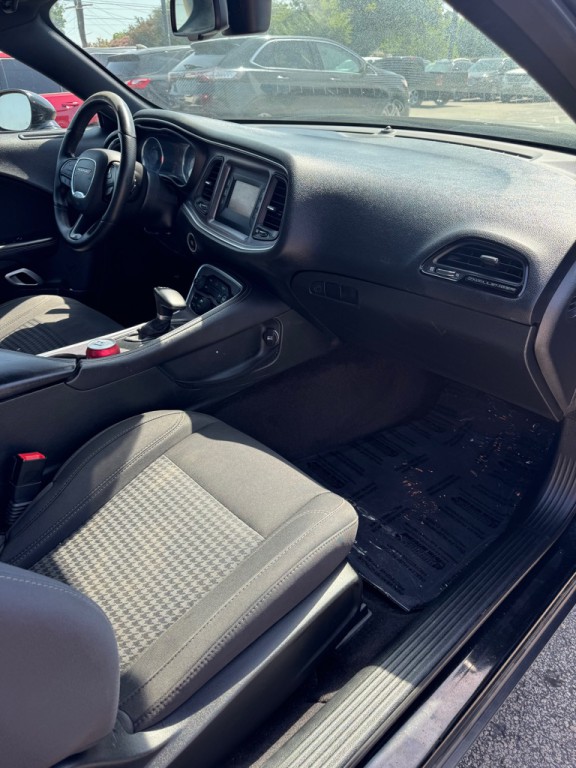 2017 Dodge Challenger Image 16