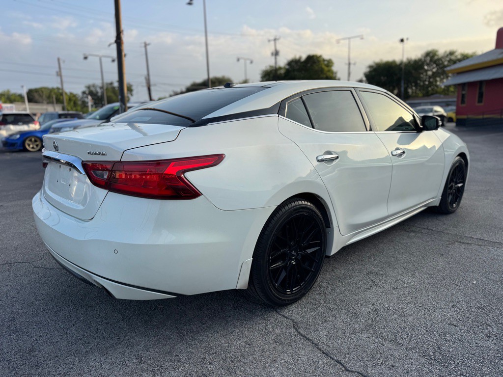 2017 Nissan Maxima Image 9