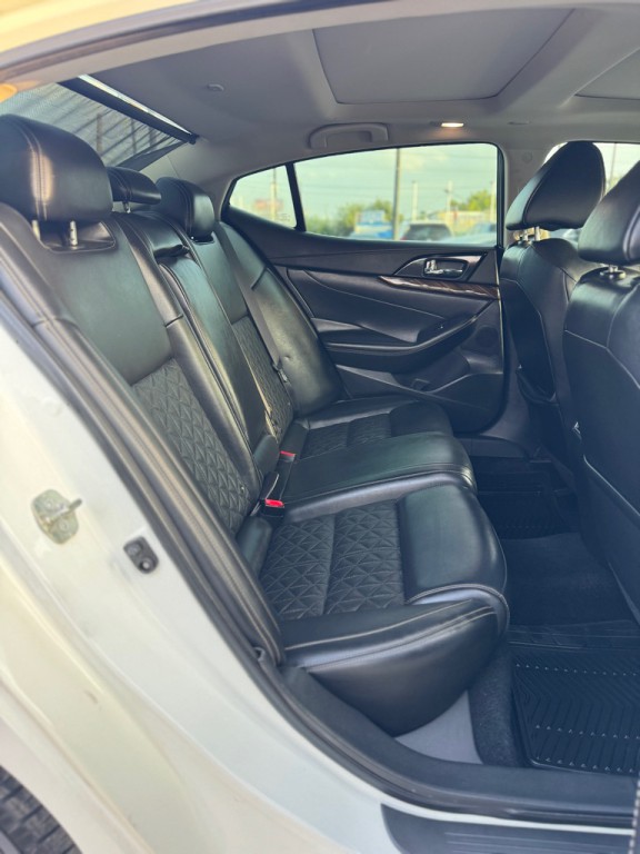 2017 Nissan Maxima Image 18
