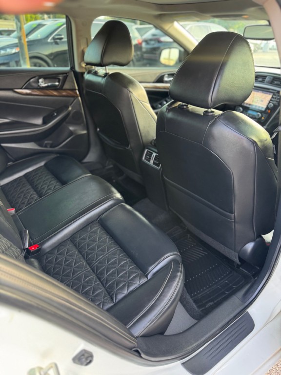 2017 Nissan Maxima Image 19