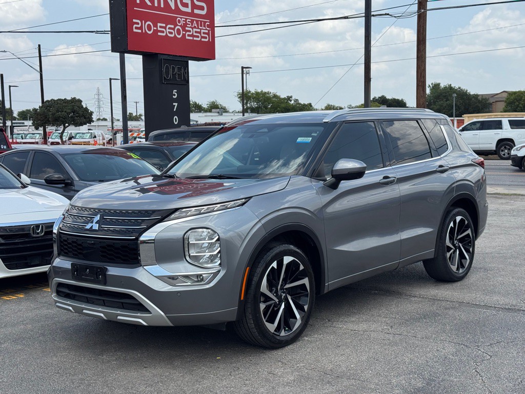 2022 Mitsubishi Outlander Image 3