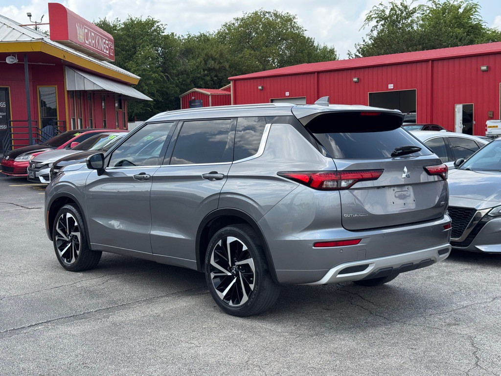 2022 Mitsubishi Outlander Image 6