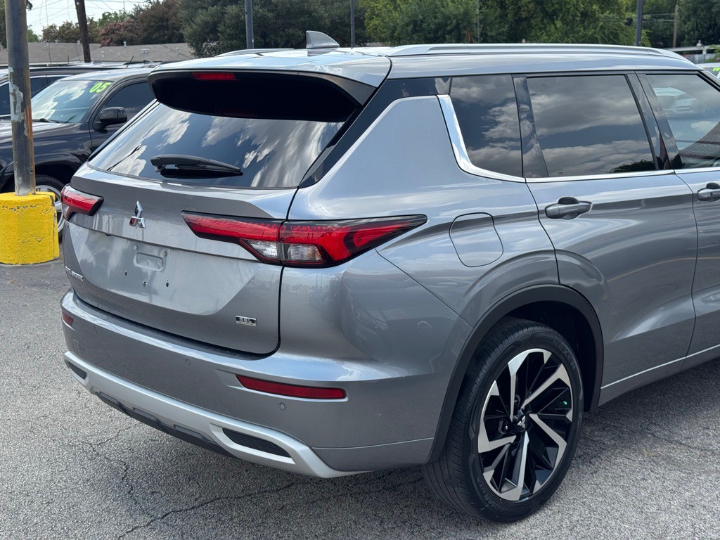 2022 Mitsubishi Outlander Image 8