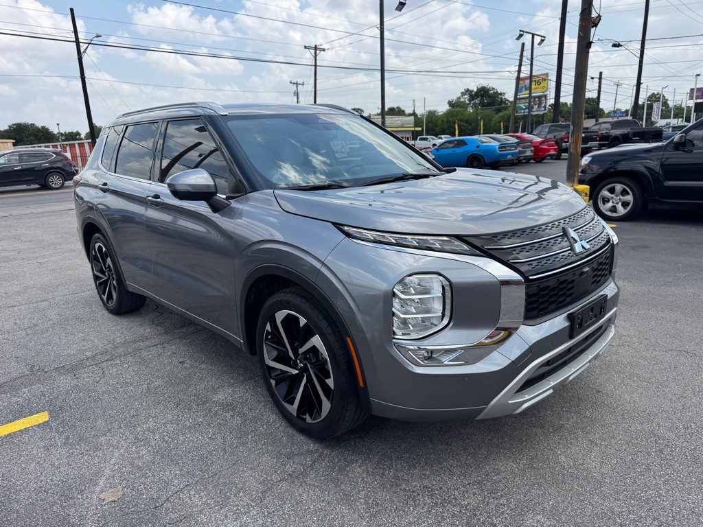 2022 Mitsubishi Outlander Image 10