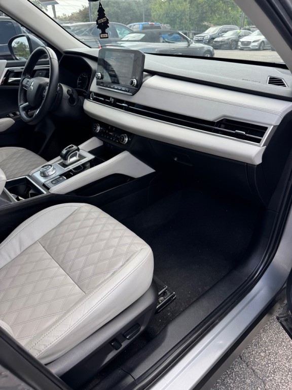 2022 Mitsubishi Outlander Image 15
