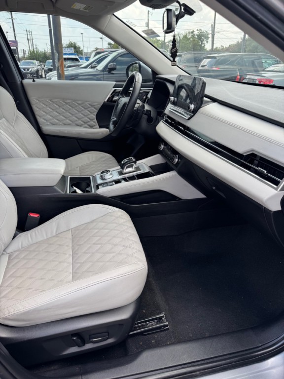 2022 Mitsubishi Outlander Image 16