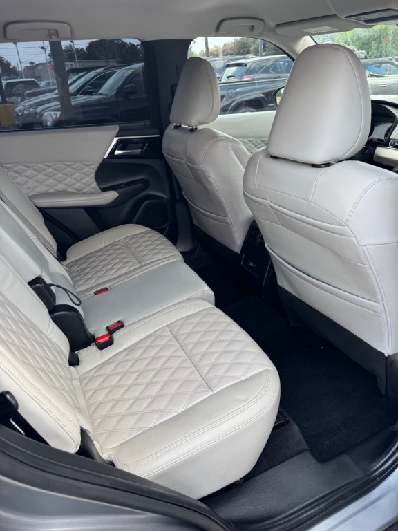 2022 Mitsubishi Outlander Image 19