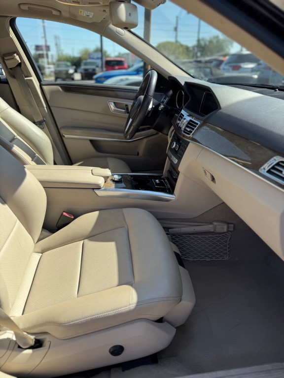 2014 Mercedes-Benz E-Class Image 16