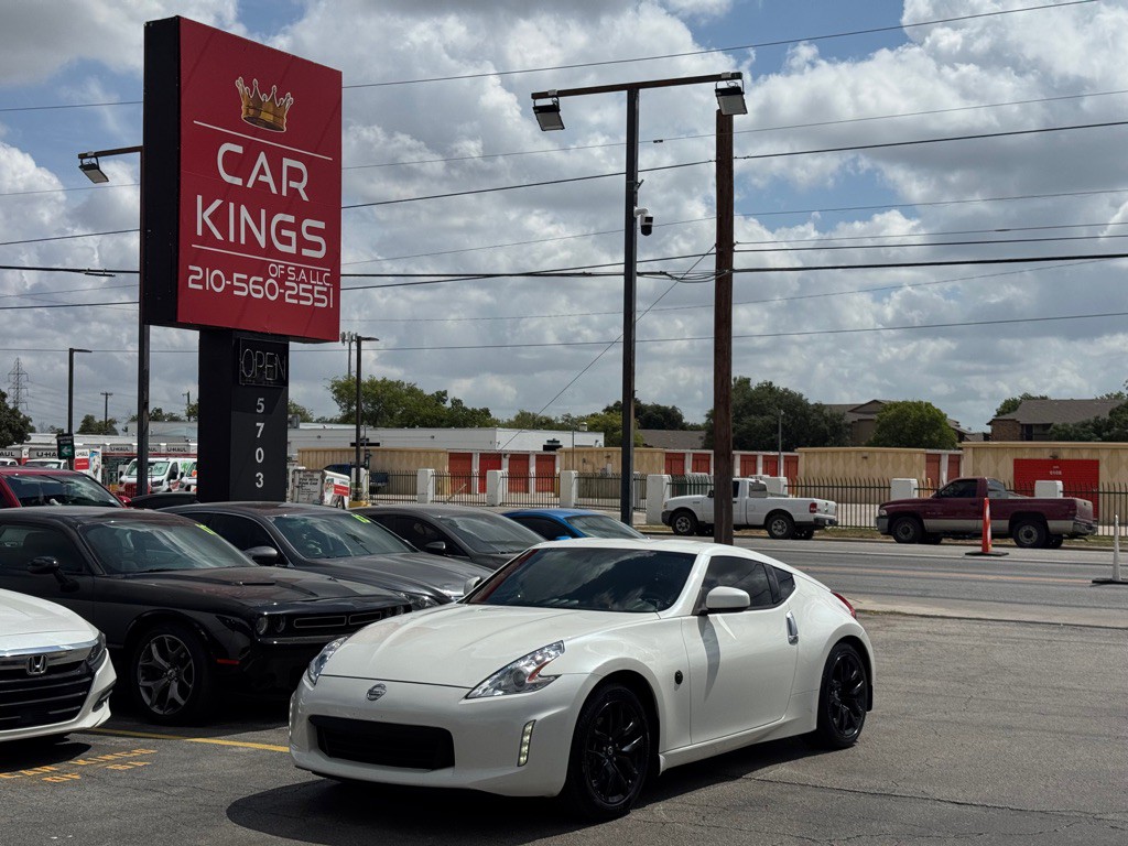 2016 Nissan 370Z Image 2