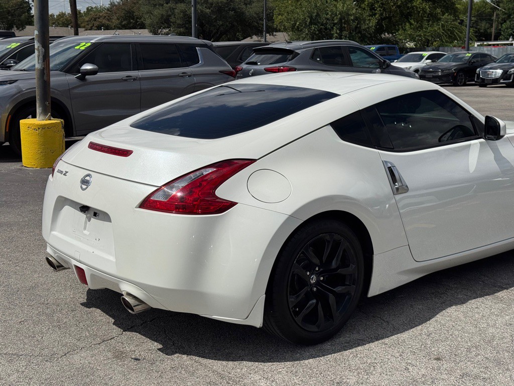 2016 Nissan 370Z Image 9