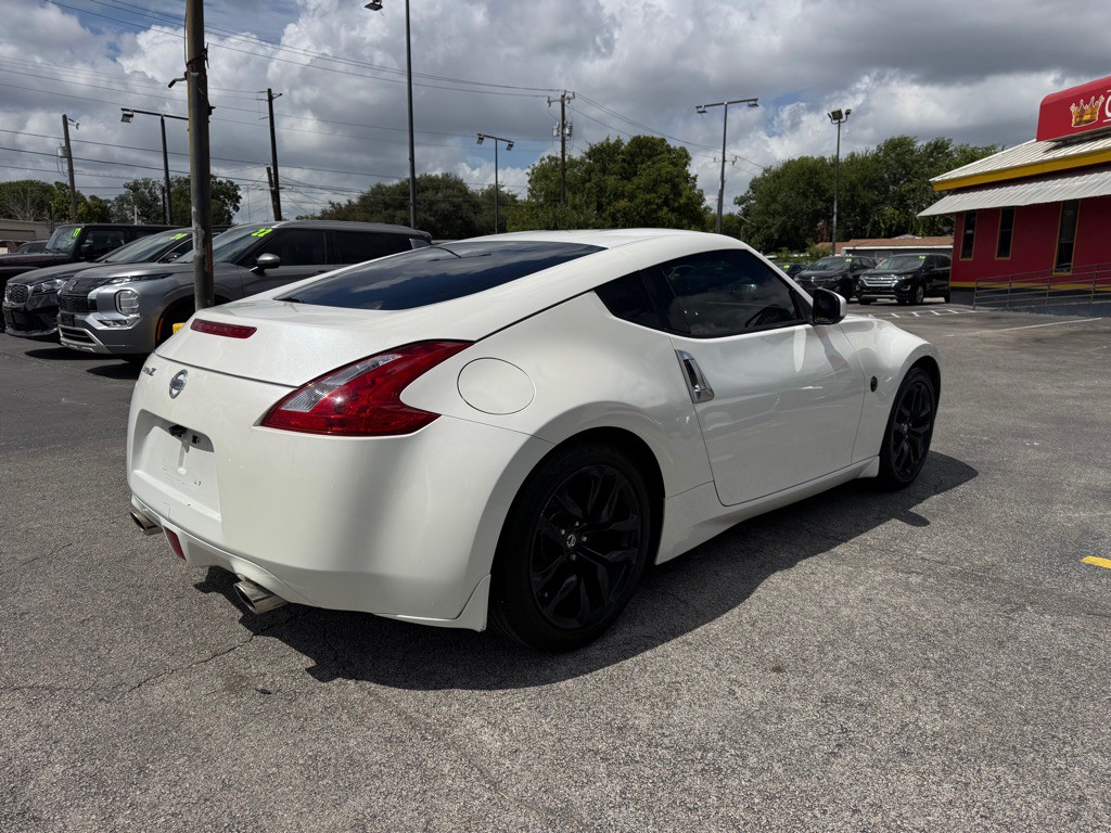 2016 Nissan 370Z Image 10